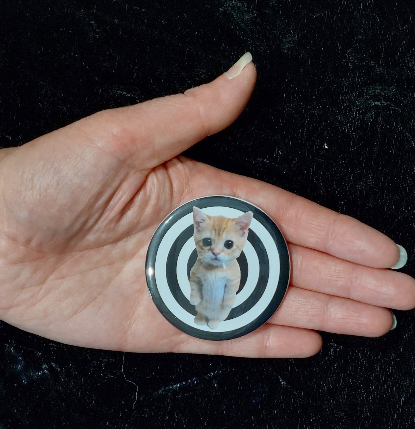 El Gato Standing Cat Badge