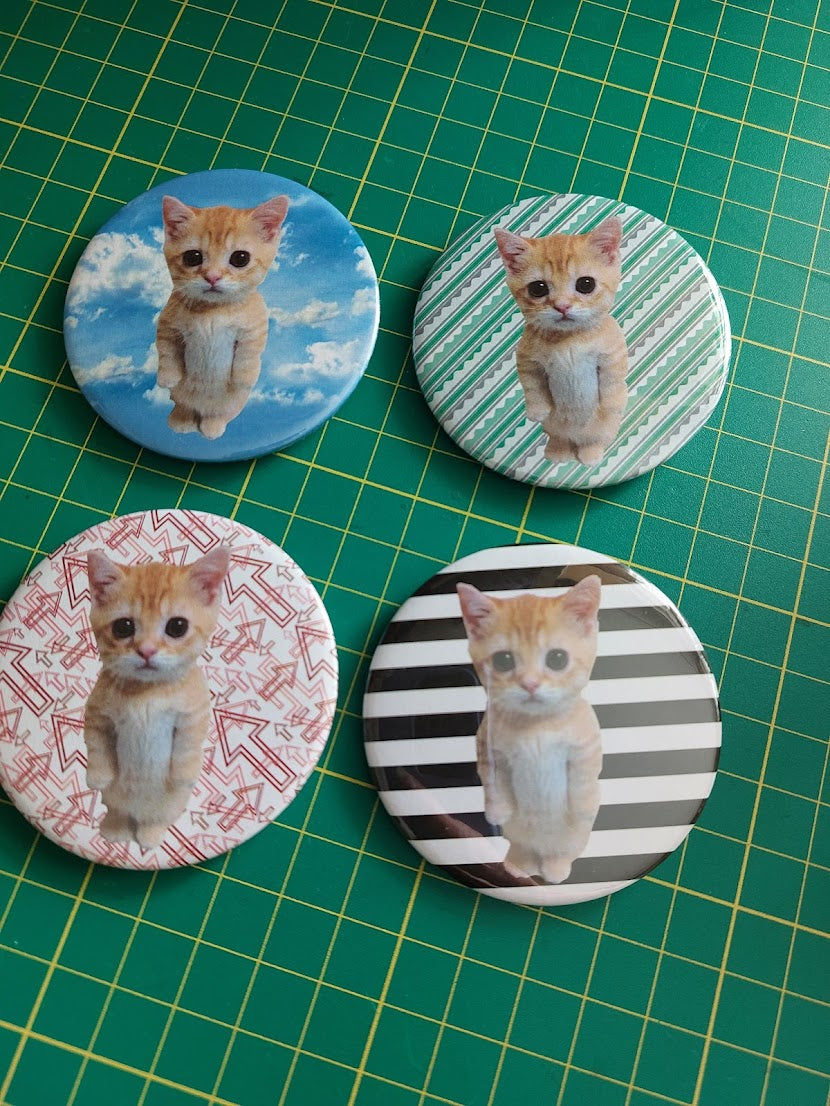 El Gato Standing Cat Badge